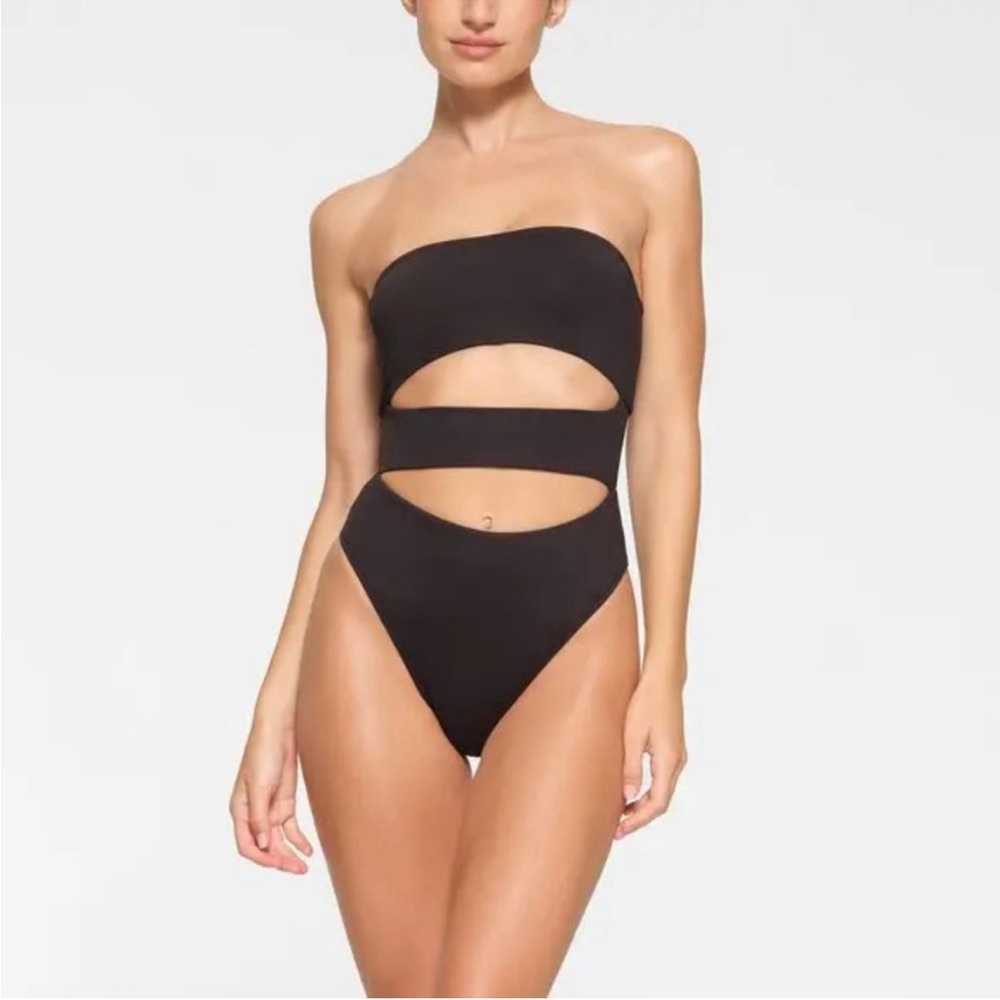SKIMS Women's Onyx Swim Strapless One
Piece Cut Out Monokini Size XS